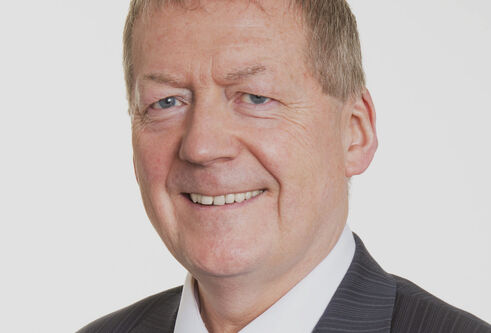 Portrait photo of Thomas MacDonald