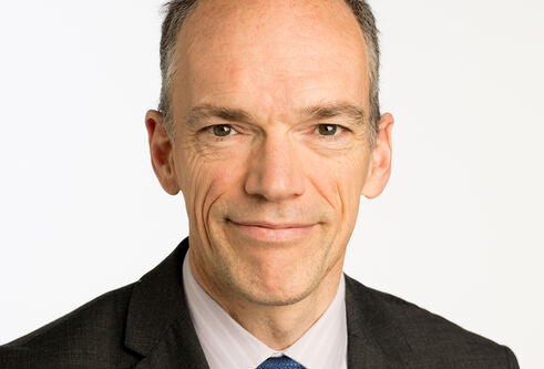 Portrait photo of Volker Roeben