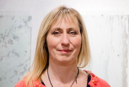 Portrait of Lesley Colvin