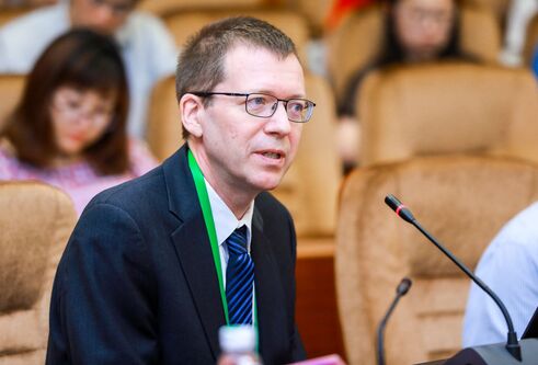 Dr Keith Dinnie