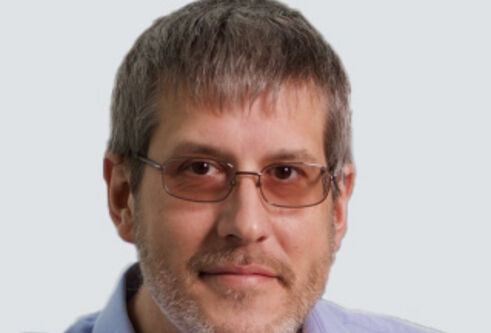 Portrait photo of Paul Davies