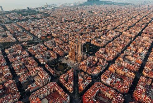 Aerial photograph of Barcelona showing the distinctive grid pattern with Basílica de la Sagrada Família in the middle