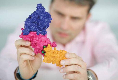 Alessio Ciulli holding a 3D model