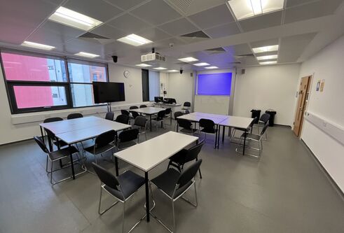 Dalhousie 1S18 - four sets of square tables with chairs and two screens