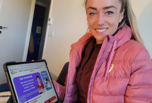 Eilish McColgan signs up to the SHARE register