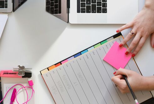 post it note and organiser
