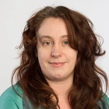 Portrait photo of Caroline Erolin