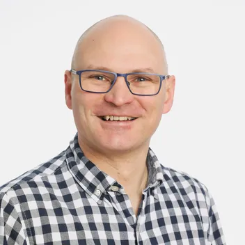 Portrait photo of Colin Murdoch