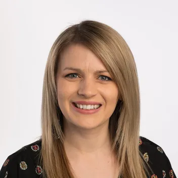 Portrait photo of Jenna Breckenridge