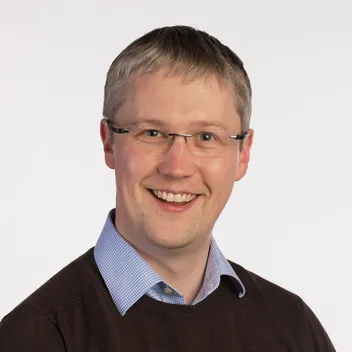 Portrait photo of Jonathan Knappett