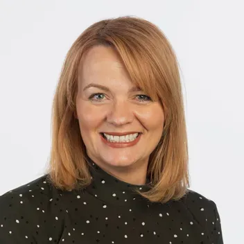 Portrait photo of Linda Spalding