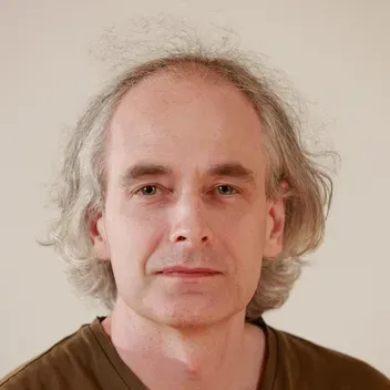 Portrait photo of Simon Arthur
