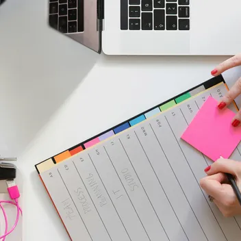 post it note and organiser