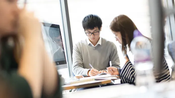 Student studying in library 