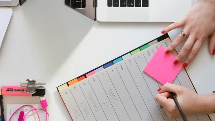 post it note and organiser