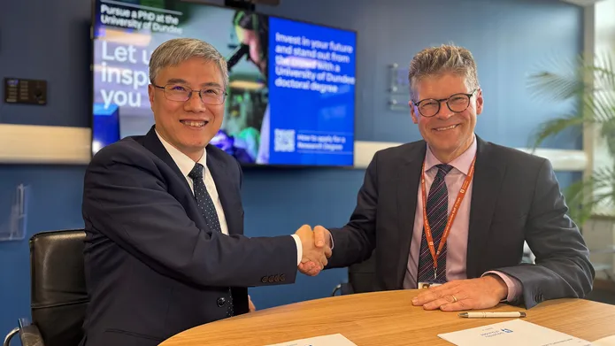 Professor Rory McCrimmon (right) shaking hands with the Dean of the Chinese delegation
