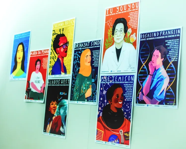 Portraits of various famous scientists. 
