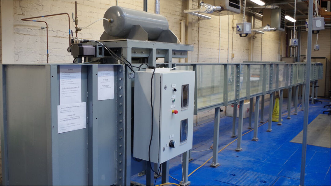 Surface wave flume in lab
