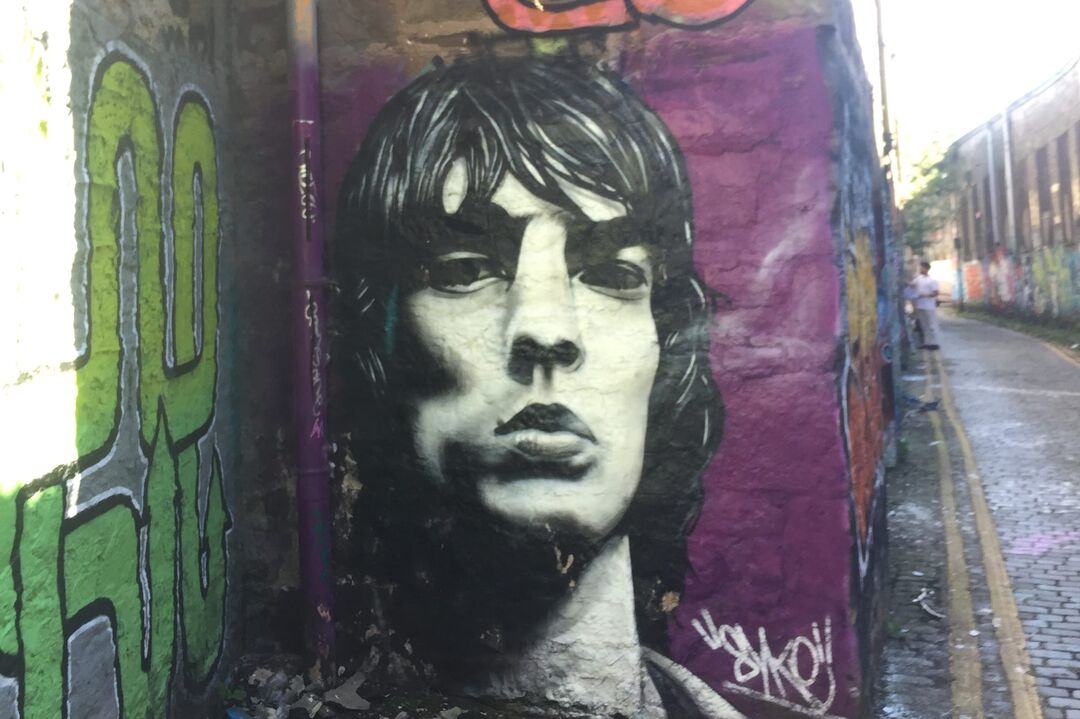 graffiti of face on wall